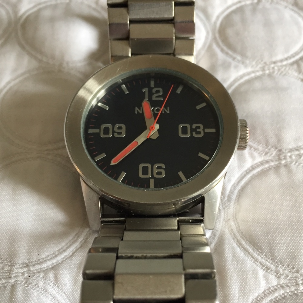 RARE NIXON “IN THE HOT ZONE / THE PRIVATE” WATCH